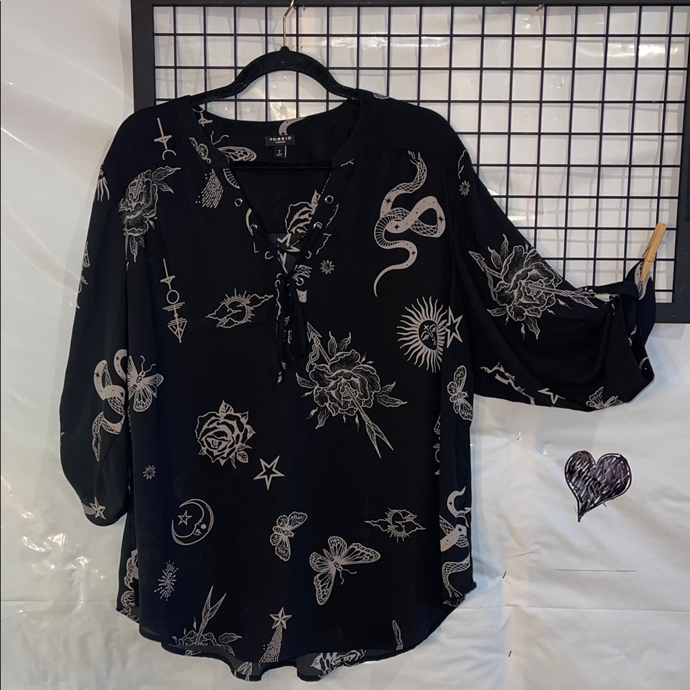torrid Black Lace-Up V-Neck Celestial Print Blouse